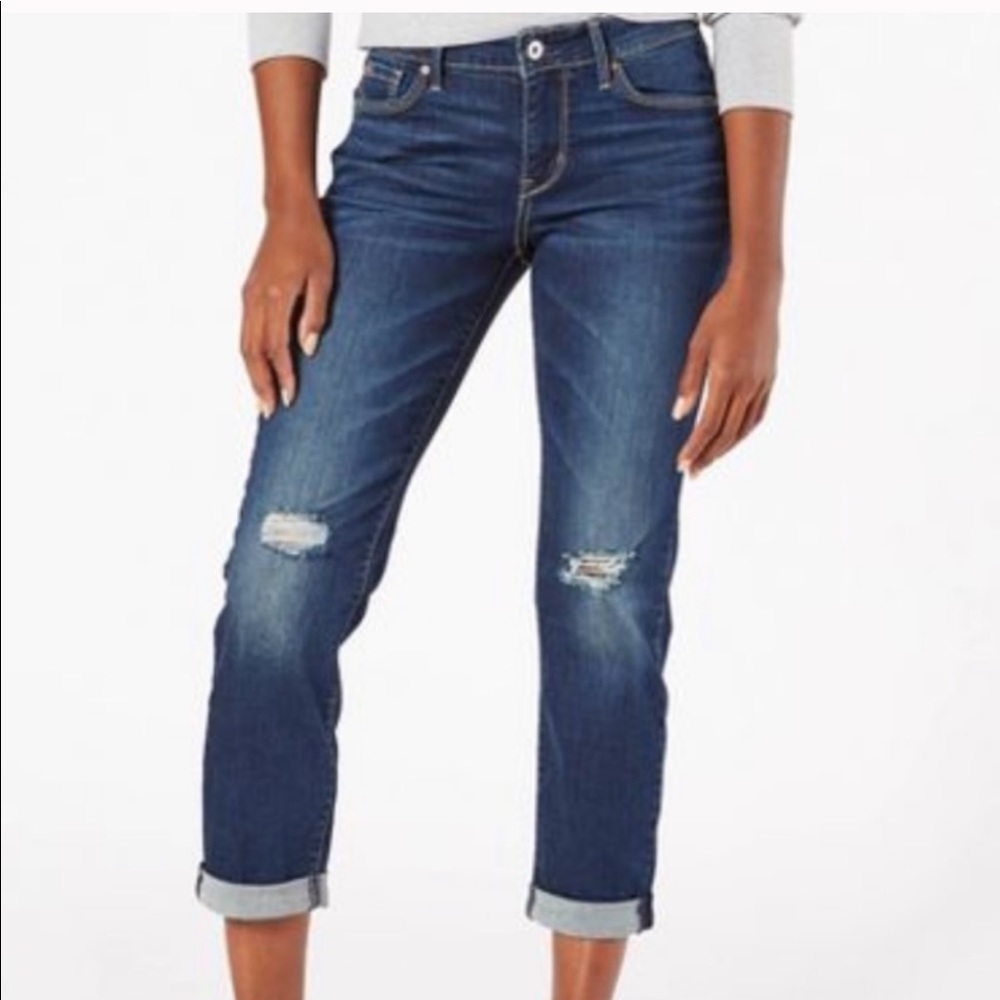 Denizen Levi’s Mid-Rise Boyfriend Cropped Jeans